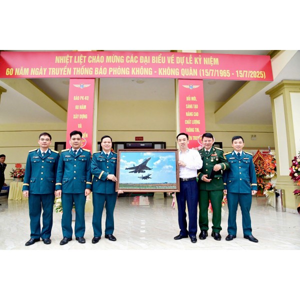 Người 'thổi hồn' vào tranh nghệ thuật xanh