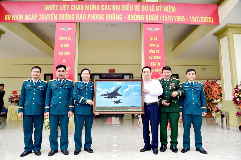 Người 'thổi hồn' vào tranh nghệ thuật xanh