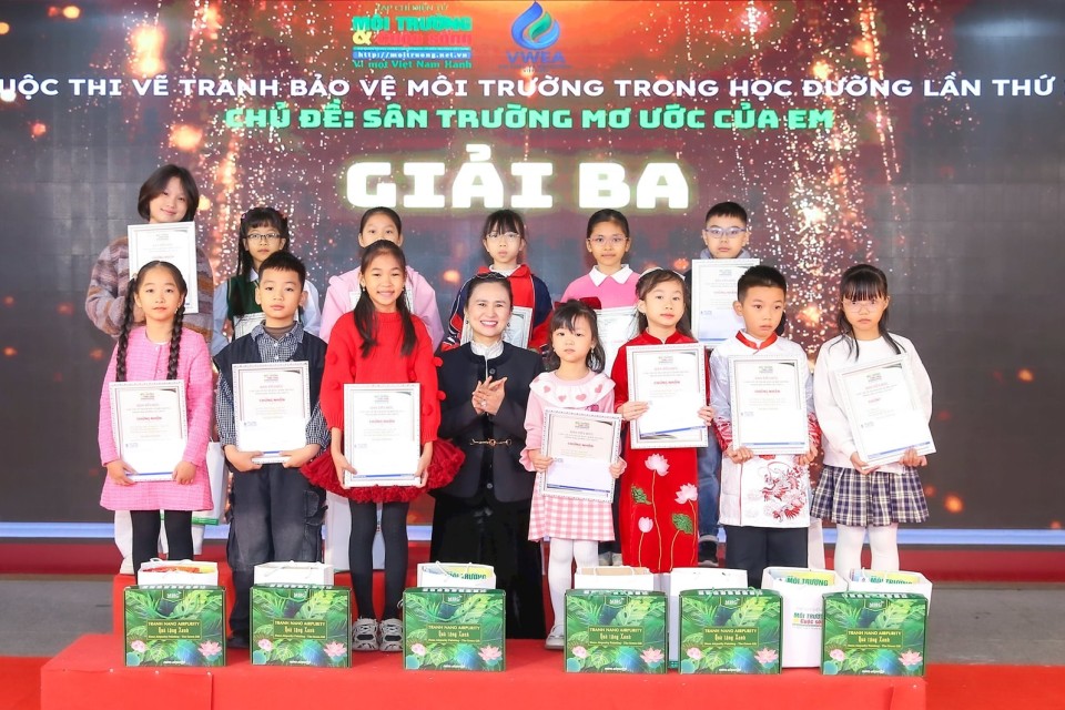 Lan tỏa thông điệp môi trường qua tranh Nano Airpurity kháng khuẩn tại lễ trao giải vẽ tranh “Sân trường mơ ước của em"