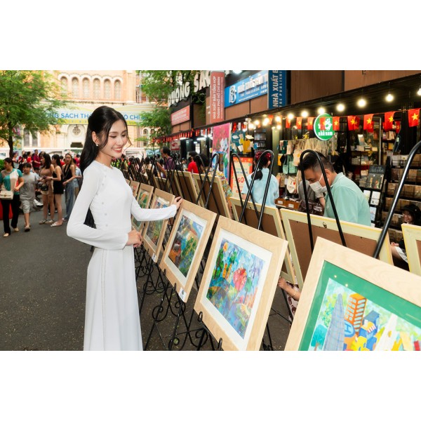 Hoa hậu môi trường Nguyễn Thanh Hà lan tỏa thông điệp xanh từ nét vẽ trẻ thơ “Thành phố xanh – Đẹp như trong tranh”